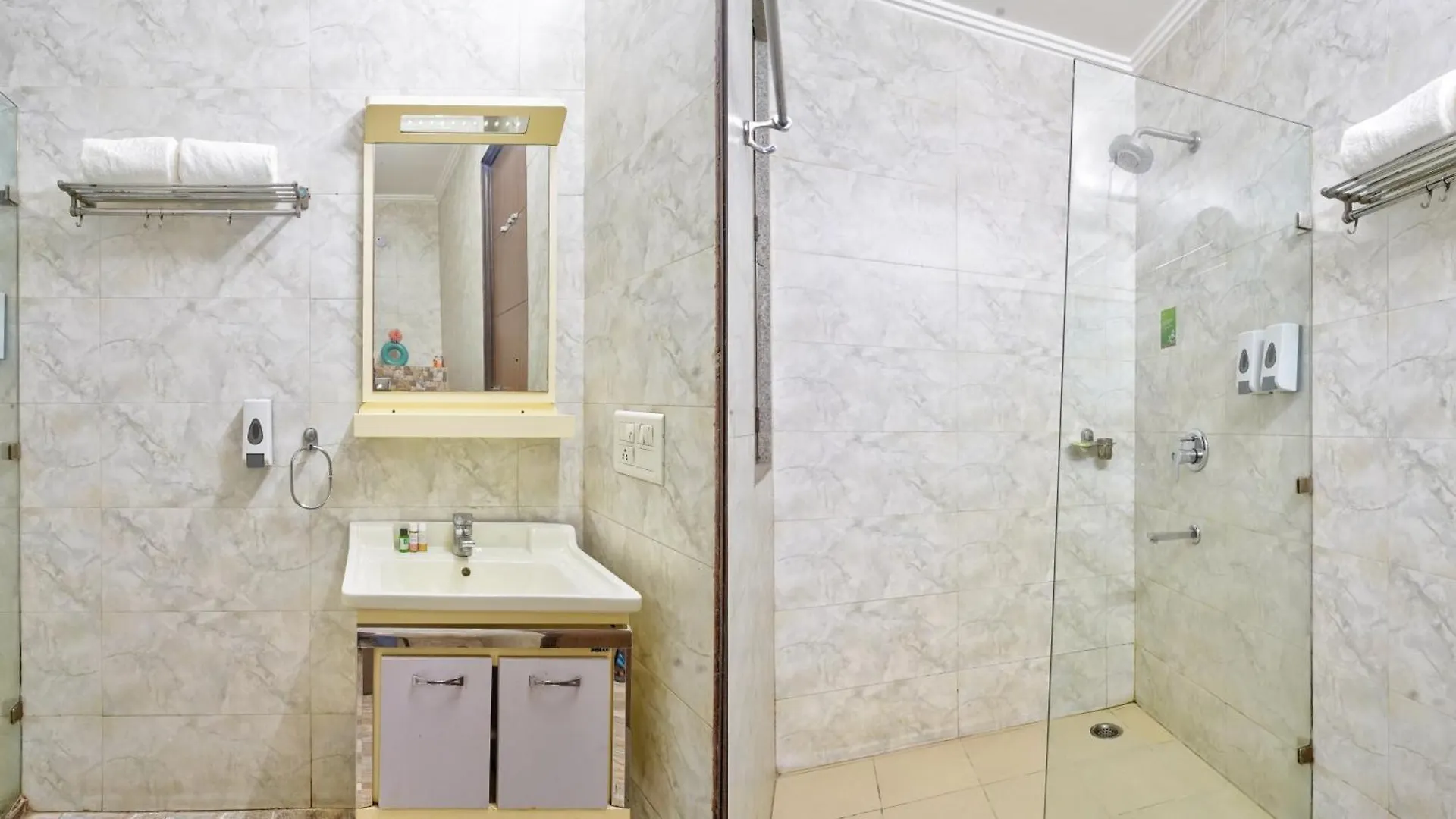 Hotel Nexhub Stay - Golf Course Road Gurgaon