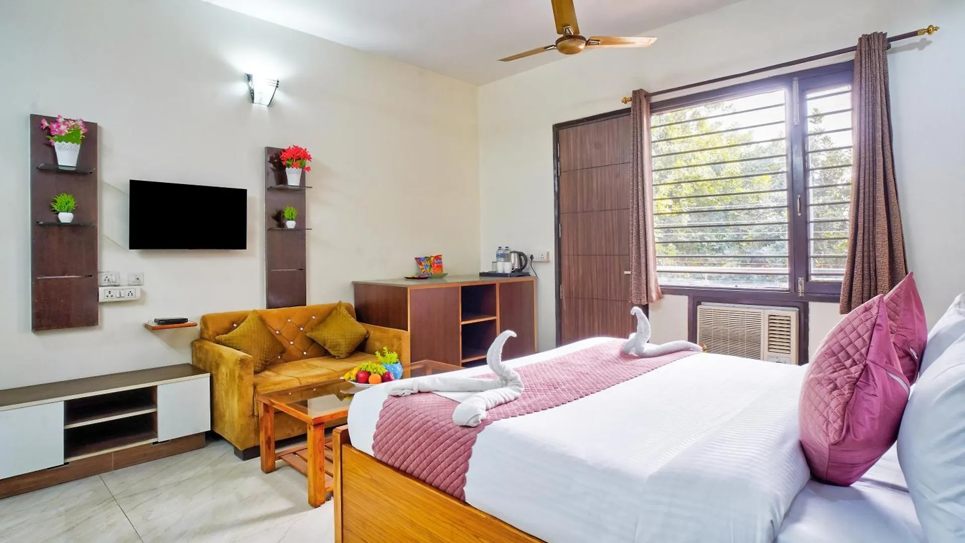 Hotel Nexhub Stay - Golf Course Road Gurgaon Indie