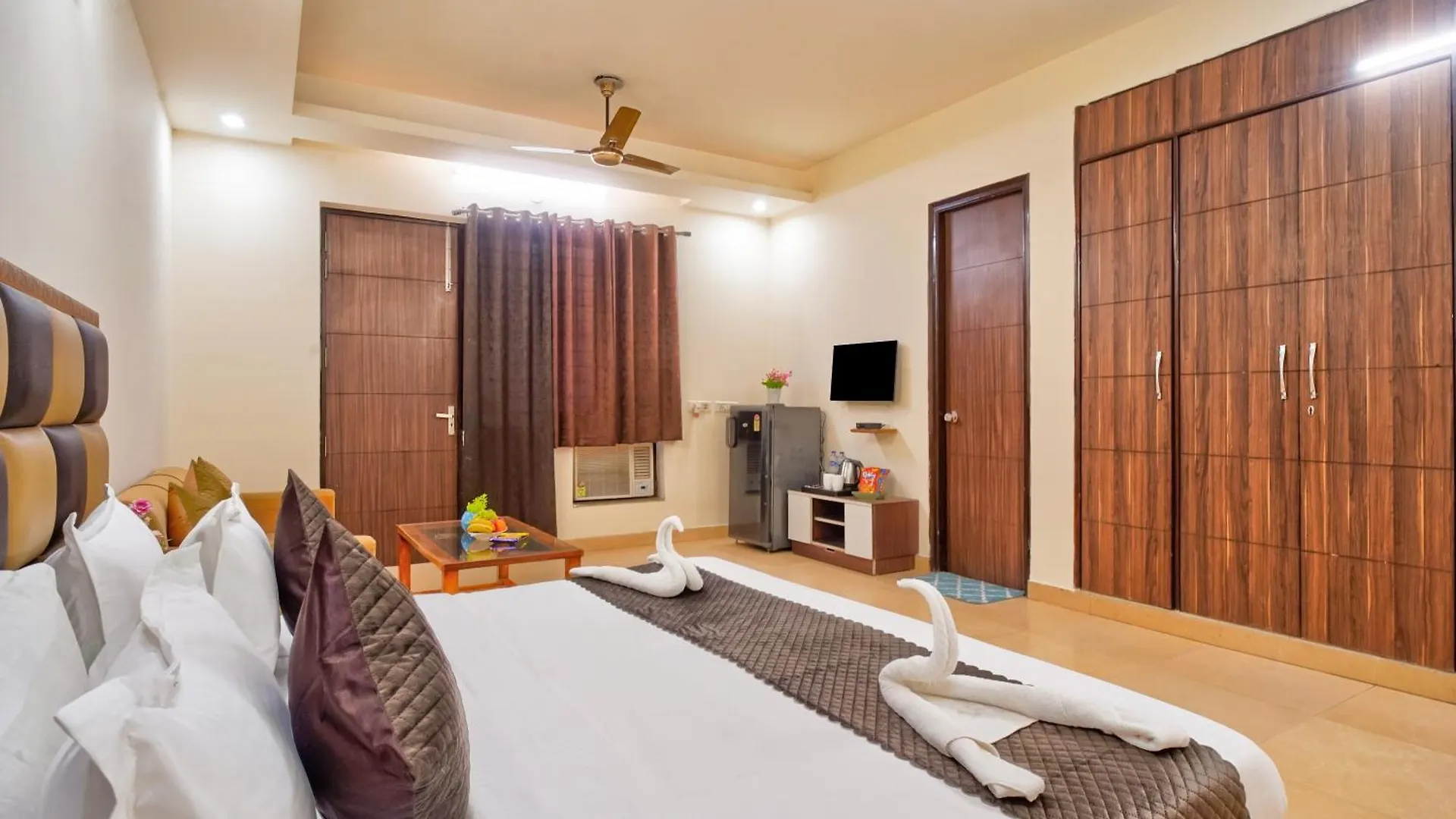 Hotel Nexhub Stay - Golf Course Road Gurgaon