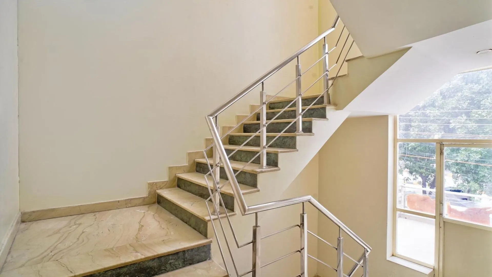 Nexhub Stay - Golf Course Road Gurgaon 0*,